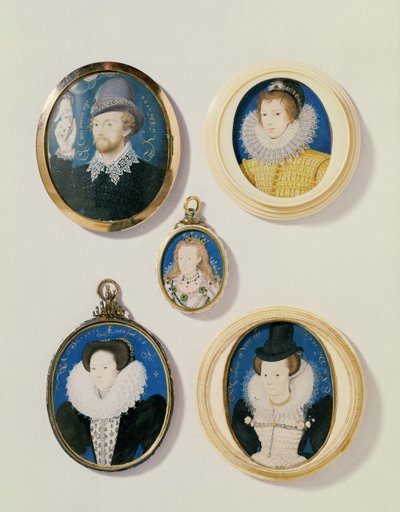 Miniature, da L a R, T a B: Uomo con una mano da una nuvola; Giovane uomo sconosciuto, 1588; Signora Holland di 26 anni, 1593; Arabella Stuart, Duchessa di Lennox; Signora sconosciuta da Nicholas Hilliard