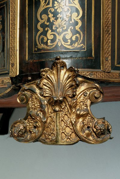 (dettaglio) di una comò Luigi XIV da Nicholas Sageot
