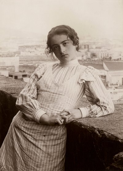 Giovane donna su una terrazza, Napoli da Nicola Biondi