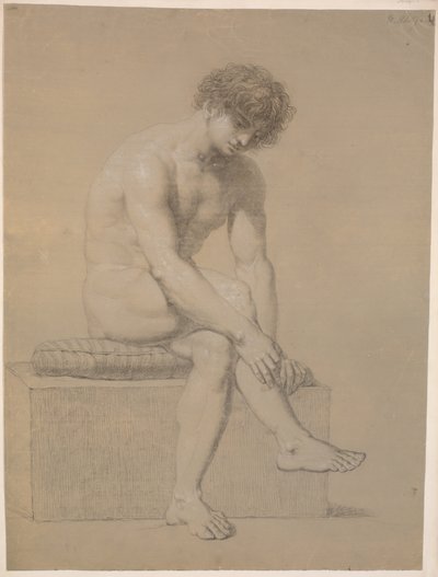 Modello seduto su un basso plinto con cuscino. Girato a destra. Braccia pendenti. Gambe incrociate da Nicolai Abildgaard