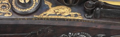 (dettaglio) di una coppia di pistole a pietra focaia con montatura in argento, Versailles da Nicolas Noel Boutet
