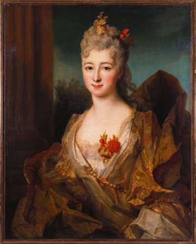 Ritratto di una signora, mezzo busto, in un vestito ricamato bianco e oro, con fiori nei capelli da Nicolas de Largillière