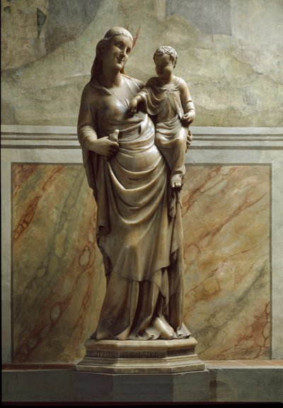 Vergine con Bambino. Scultura in marmo da Nino Pisano