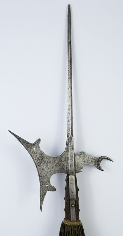 Alabarda con becco a forma di artiglio (ferro inciso e punzonato con legno restaurato, tessuto e ottone) da Northern Italian School