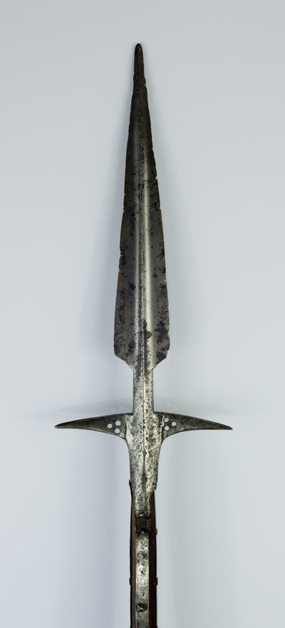 Lancia con alette, metà XV-inizio XVI secolo (acciaio con intarsi in rame e restauri moderni) da Northern Italian School