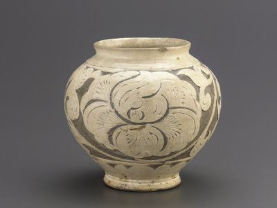 Vaso con decorazione sgraffito, Jiaozuo, provincia di Henan, dinastia Song settentrionale, prima metà dell