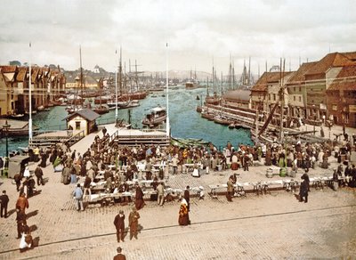 Fisketorget, Bergen, pub. c.1900 da Norwegian Photographer