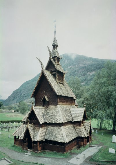 Vista della chiesa a doghe di Borgund, c.1150 da Norwegian School