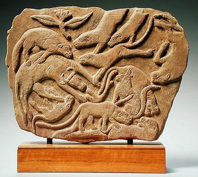 Rilievo raffigurante cani che abbattono una mucca, IV-V secolo da Nubian Nubian