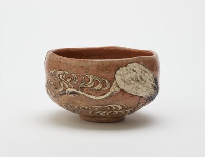 Ciotola da tè stile Kenzan con disegno di gru e acqua corrente, fine XIX secolo da Ogata (style of) Kenzan