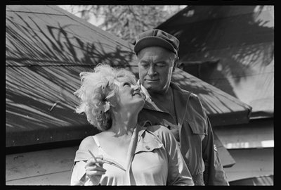 Bob Hope e Phyllis Diller sul set di 