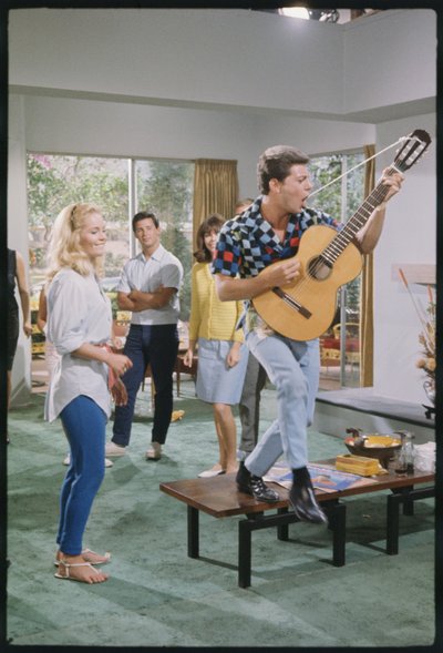 Frankie Avalon e Tuesday Weld sul set di 