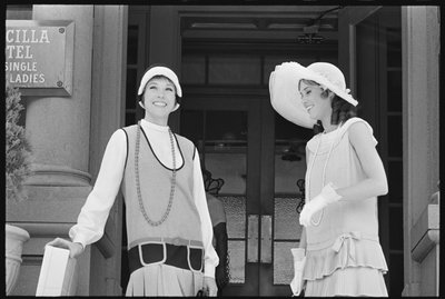 Julie Andrews e Mary Tyler Moore sul set di 