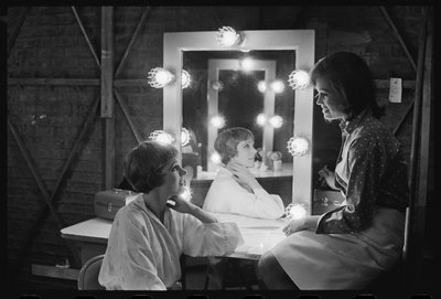 Julie Andrews e Mary Tyler Moore sul set di 