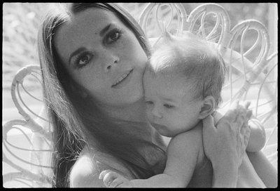Natalie Wood con la figlia da Orlando Suero