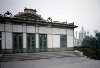 Art Nouveau: vista del padiglione della stazione della metropolitana di Karlsplatz (ora caffè) realizzato dall