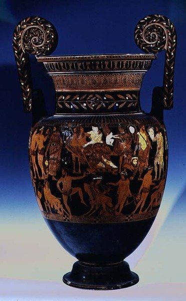 Cratere a volute a figure rosse attiche, decorato con una scena di attori e musicisti che si preparano per una performance davanti a Bacco e Arianna, greco, da Ruvo, V secolo a.C. da Painter Pronomos