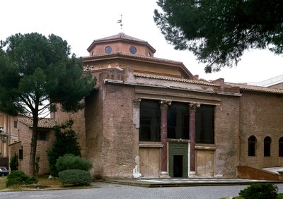Vista del battistero paleocristiano di San Giovanni in Laterano, costruito intorno al 440. Roma da Paleo Christian