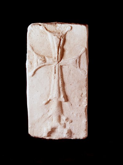Arte paleocristiana: pietra adornata con una croce. Da Kharg Island, Iran. Parigi, Museo del Louvre da Paleo Christian Paleo Christian