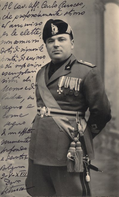 Album "MVSN- Camicie Nere": Centurione della Milizia in uniforme completa, 05/1939 da Pasquini Pasquini