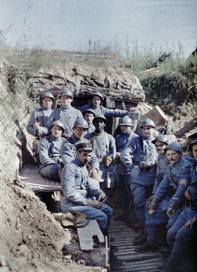 Un gruppo di soldati francesi in una trincea sulla linea del fronte, Hirtzbach, Dipartimento Haut-Rhin, Alsazia, Francia, 16 giugno 1917 da Paul Castelnau