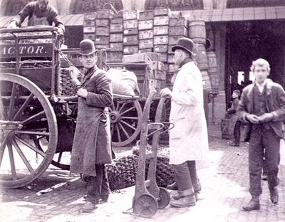 Scarico al mercato di Billingsgate da Paul Martin