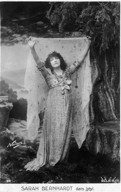 Henriette Rosine Bernard alias Sarah Bernhardt (1844-1923) come Izëyl, cartolina (foto b/n) da Paul Nadar