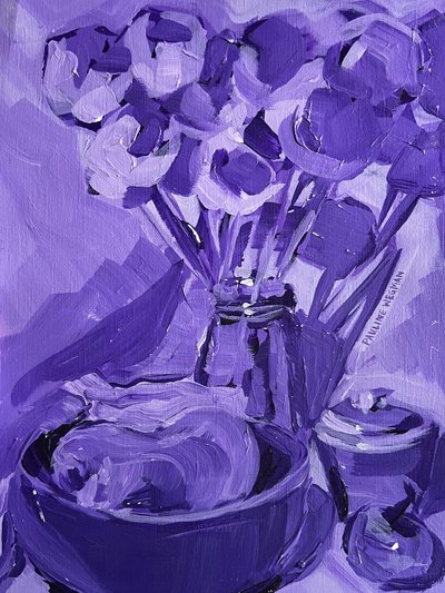 Natura morta floreale viola da Pauline Wegman | Key and Sea Creative