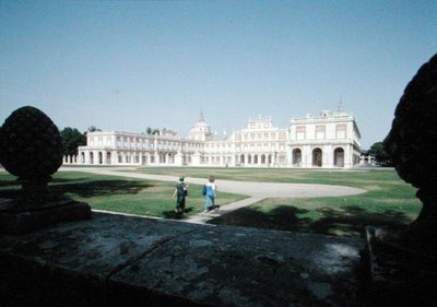 Il Palazzo Reale e i giardini, ricostruiti dal 1715 da Pedro Caro Idrogo