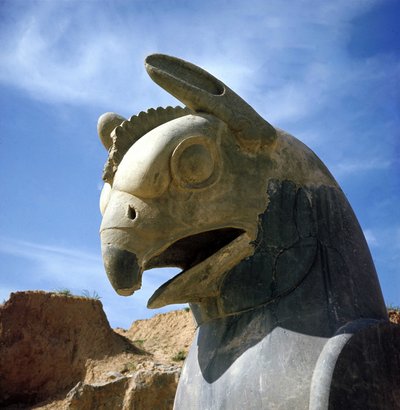 Un grifone, creatura leggendaria metà aquila, metà leone. Colonna dell