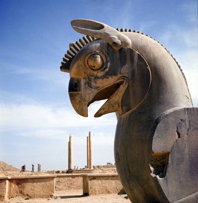 Un grifone, creatura leggendaria metà aquila, metà leone. Colonna dell