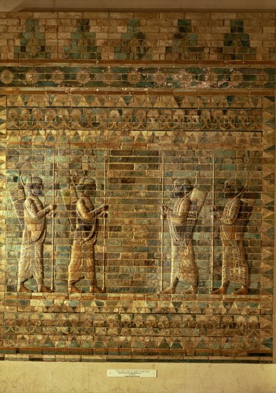 Fregio di arcieri della guardia dei re persiani, dal Palazzo di Dario il Grande a Susa, Iran, Periodo Achemenide, c.500 a.C. da Persian School