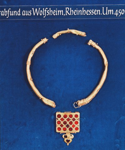 Pendente, dal Tesoro della Tomba di Wolfsheim, c.378 da Persian School