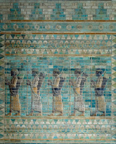 Il fregio degli arcieri, dal palazzo di Dario I, re di Persia, a Susa (VI secolo a.C.). Rilievo in mattoni smaltati. 510 a.C. Parigi, Museo del Louvre da Persian School
