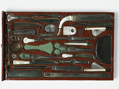 Kit di strumenti raffigurante la Sacra Famiglia, c.1830 da Persian School