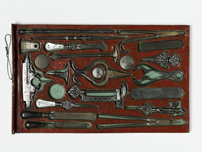 Kit di strumenti raffigurante la Sacra Famiglia, c.1830 da Persian School