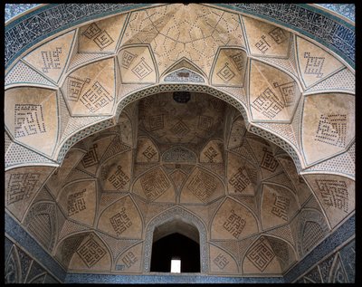 Veduta del soffitto di uno degli iwan da Persian School