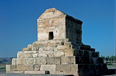 Vista della tomba di Ciro II, sito di Pasargade, 6° secolo a.C. da Persian School