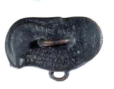 Peso votivo in bronzo a forma di osso con dedica in greco ad Apollo di Didimo da Persian School