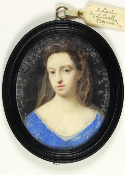 Una signora in corpetto blu con cappuccio marrone da Peter Cross