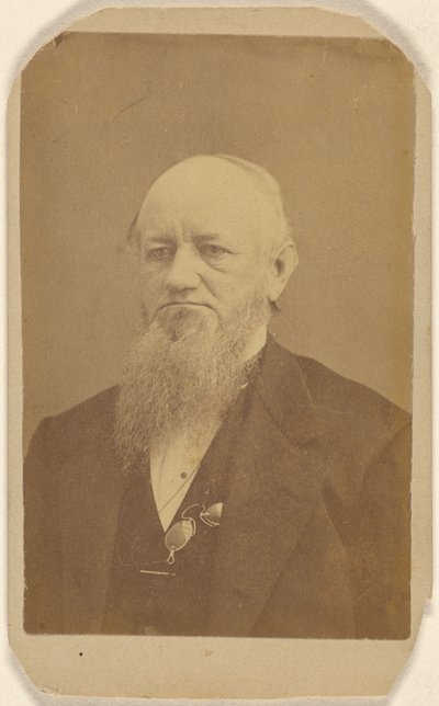 [Uomo anziano non identificato con barba lunga e pince-nez al collo] da Peter S. Weaver
