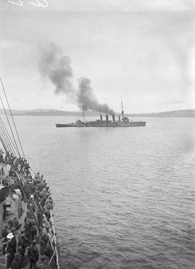 HMAS Melbourne o HMAS Sydney in King George Sound, Albany WA, c. ottobre 1914 da Phillip Frederick Edward Schuler