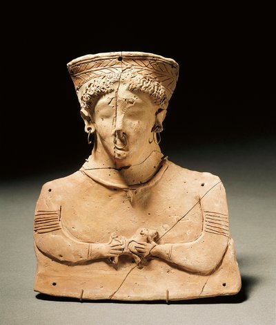 Arte fenicia: statuetta in terracotta rappresentante la divinità Tanit, orecchie e naso forati. III-II secolo a.C. Madrid, Museo Arqueologico Nacional da Phoenician