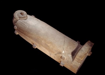 Fenicia: sarcofago con testa umana in marmo bianco da Phoenician Phoenician