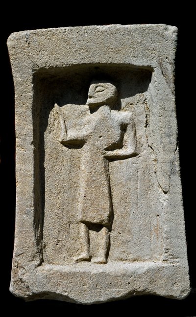 Arte fenicia: stele funeraria punica in gres con rilievo di personaggio in cammino. Dalle scavi di Mozia. VI secolo a.C. Tunisi, Museo del Bardo Tunisia da Phoenician Phoenician