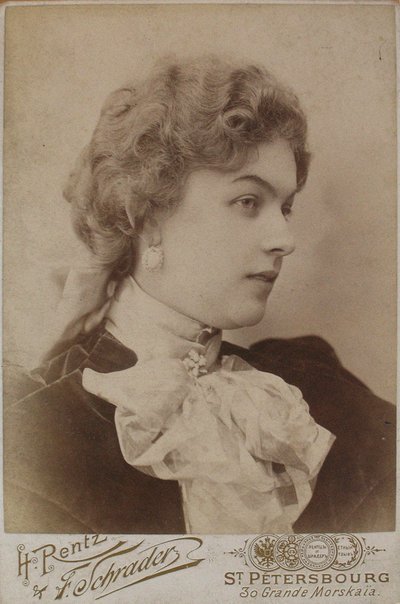 Anastasya Dmitrievna Vyaltseva, metà degli anni 1890 da Photo studio H. Rentz and F.