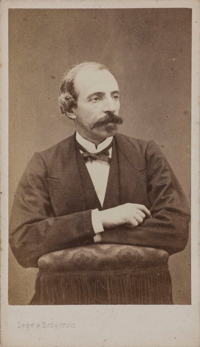 Ritratto del compositore Émile Jonas da Photo studio Legé and Bergeron.