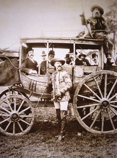 Buffalo Bill Cody (1846-1917) e la sua carrozza Deadwood da Photographer American