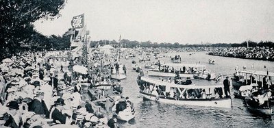 Henley on the Yarra, Melbourne, Victoria, c.1904, da Under the Southern Cross - Glimpses of Australia, pubblicato dal Department of External Affairs, Melbourne da Photographer Australian