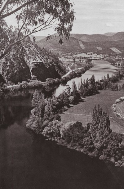 Fiume Derwent vicino a New Norfolk, Tasmania da Photographer Australian